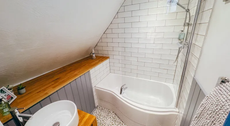 Haldon apartment bathroom